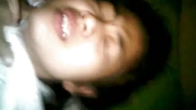 Porno pas d'inscription  Homme timide avec des lunettes planté video potno gratuit une fille occupée