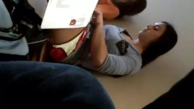 Porno pas d'inscription  Fille bas sur la Table. meilleur video tukif