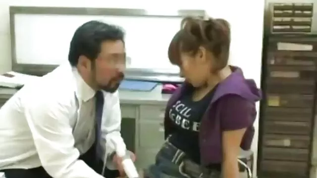 Porno pas d'inscription  Il avait un médecin avec des lunettes et des chaussettes sexd gratuit