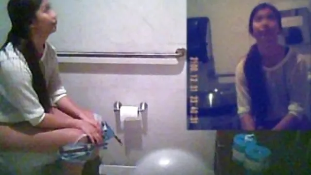 Porno pas d'inscription  Détendu pipi à côté de video amateur et sexe amateur en streaming la toilette et doigté