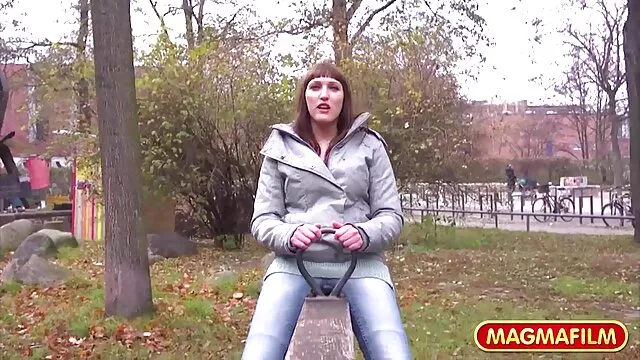 Porno pas d'inscription  Fille dans la nouvelle hot sex gratuit veste se fait baiser