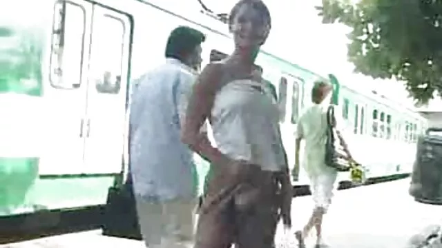 Porno pas d'inscription  C'est pourquoi sa main est attachée à une chatte film porno gratuit 100 humide